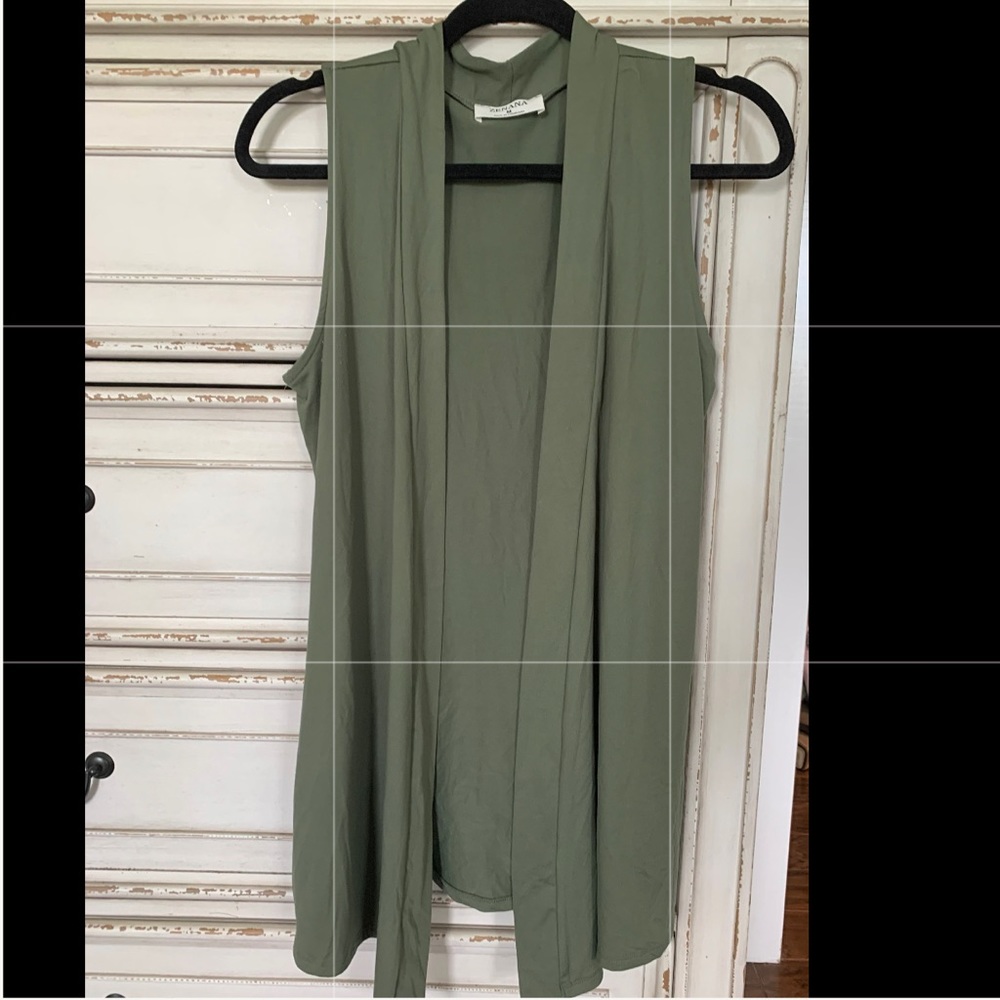 Sleeveless cardigan by Zenana